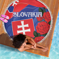 Round beach blanket with Slovak flag design and red rose print, white fringe border