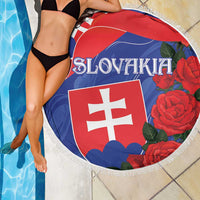 Round beach blanket with Slovak flag and red roses, white fringed edge