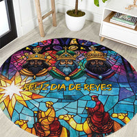 Round stained glass style carpet with three king portraits and “FELIZ DIA DE REYES”