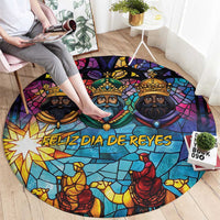 Round stained glass style carpet with king portraits and “FELIZ DIA DE REYES” center
