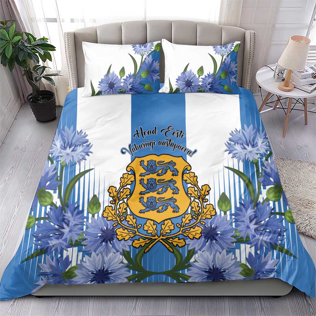 Blue duvet cover and pillowcases with blue-white floral pattern and large crest emblem