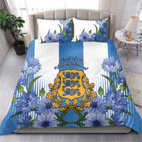 Blue duvet cover and pillowcases with blue-white floral pattern and large crest emblem