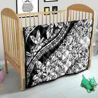 Black-and-white quilt for baby bed with tropical flower motifs and geometric designs