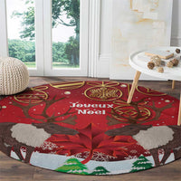 Red round Christmas rug with reindeer and white snowflake motifs, Joyeux Noel text