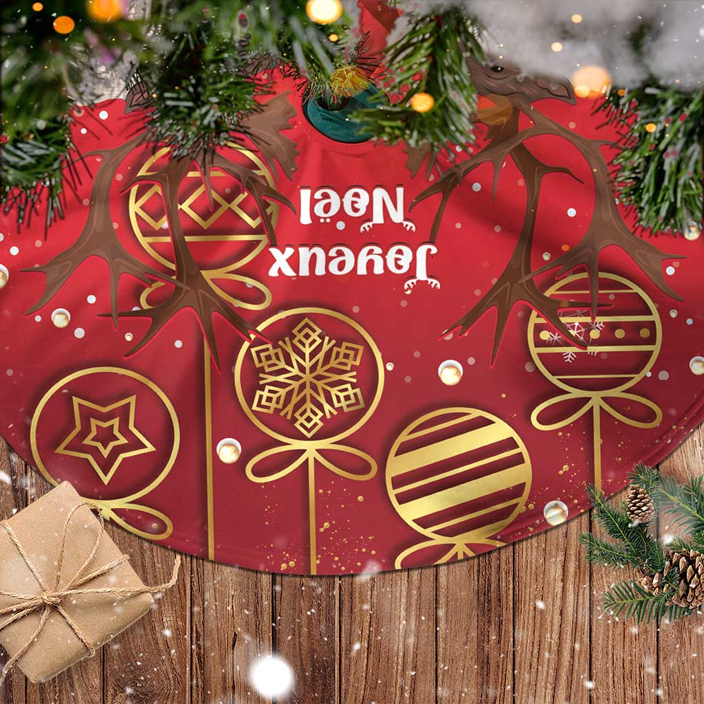 Red tree skirt with gold ornaments and snowflake pattern, circular design