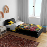Black bedding set on a bed: yellow brushstroke print with colorful “Derby de Mayo” lettering