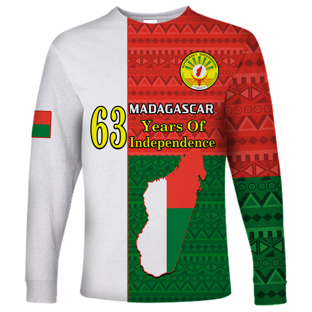 Unisex long sleeve shirt with red-green Madagascar Independence graphic front panel