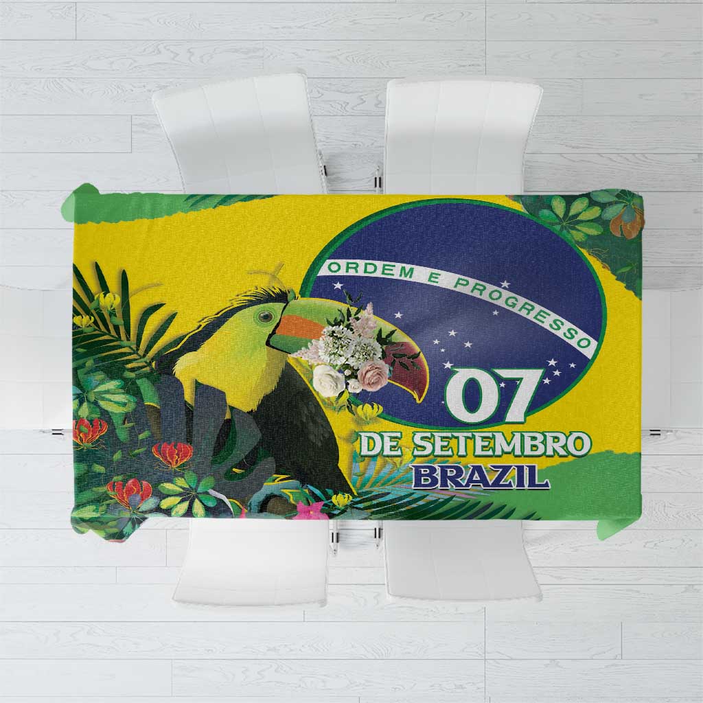 Green tropical Brazil tablecloth with toucan and circular 07 de setembro print