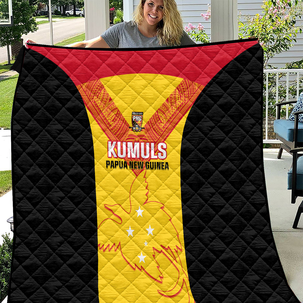 Papua New Guinea rugby quilt, black backing with yellow center panel and red top KUMULS