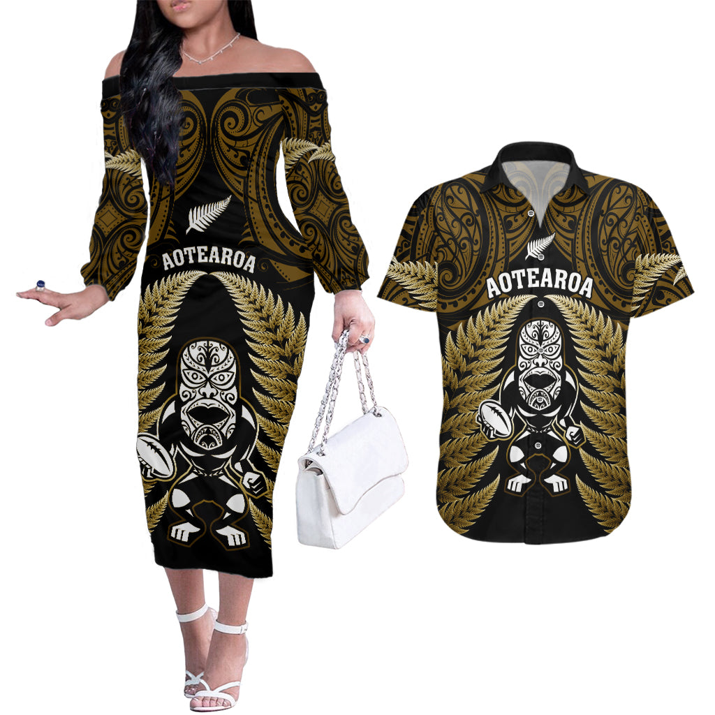 New Zealand Aotearoa Rugby Couples Matching Off The Shoulder Long Sleeve Dress and Hawaiian Shirt NZ Tiki With Maori Fern World Cup Gold Version - Wonder Print Shop