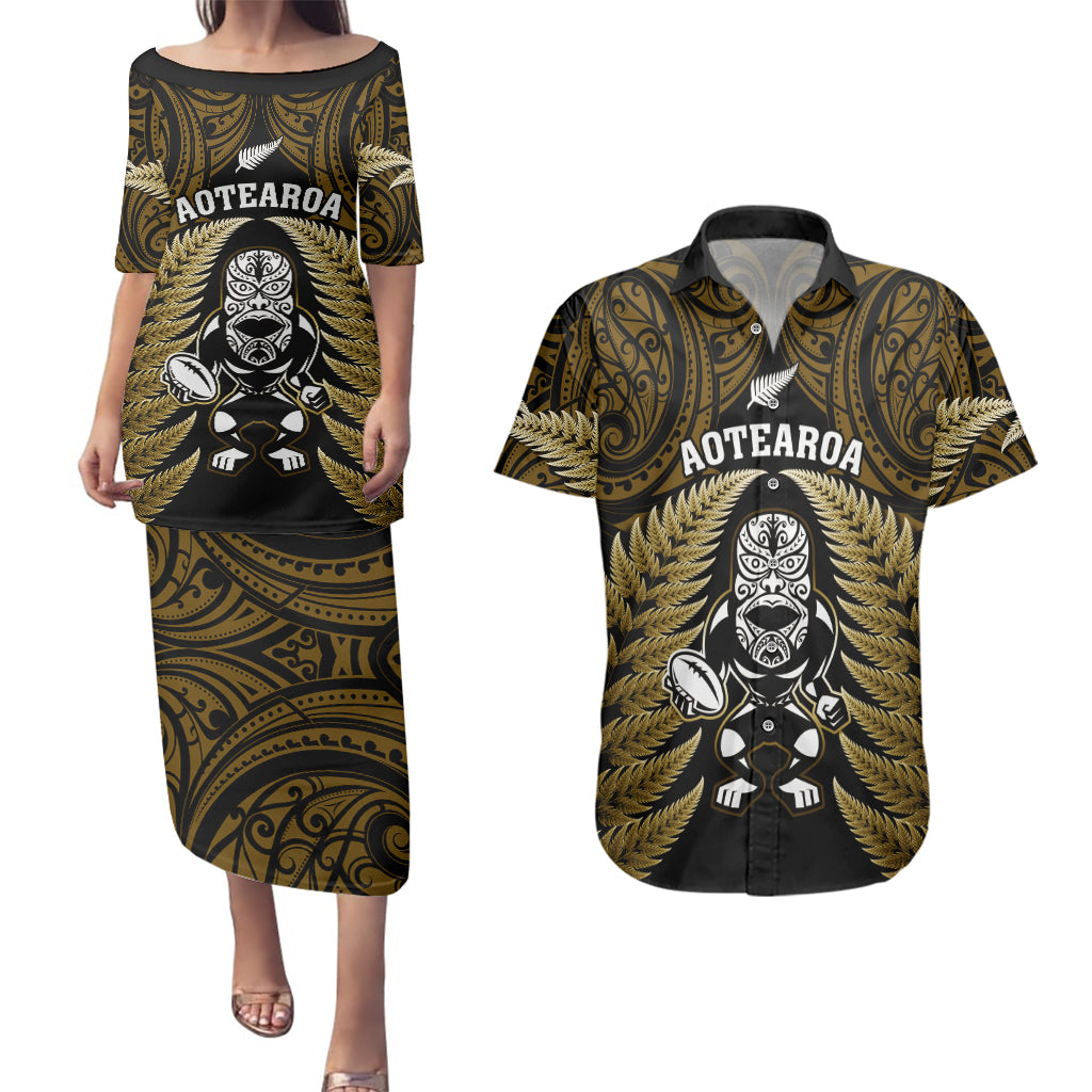 New Zealand Aotearoa Rugby Couples Matching Puletasi Dress and Hawaiian Shirt NZ Tiki With Maori Fern World Cup Gold Version - Wonder Print Shop