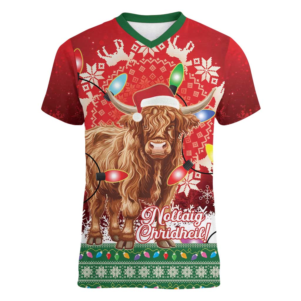 Scotland Christmas Women V-Neck T-Shirt Highland Cow Santa - Nollaig Chridheil!