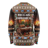 Brown long sleeve Christmas shirt with 'Nollaig' holiday text and log graphic