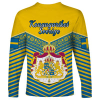 Long-sleeve yellow shirt with blue stripes and Konungariket Sverige crown crest graphic