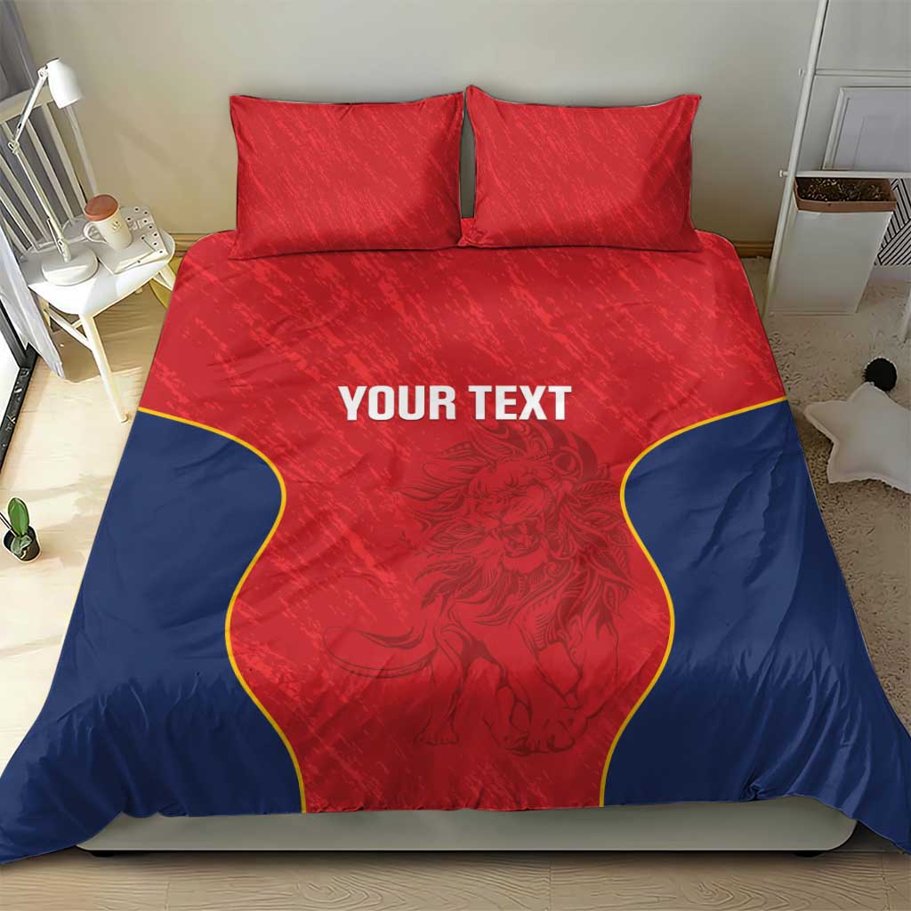 Red and navy duvet with two pillows; yellow outline around a central emblem and “YOUR TEXT”