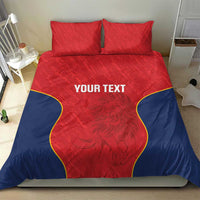 Red and navy duvet with two pillows; yellow outline around a central emblem and “YOUR TEXT”