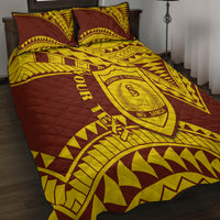 Gold and maroon Samoan-pattern quilt bed set with crest design and two pillowcases