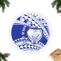 Blue and white round tree skirt with central emblem on geometric Samoan design