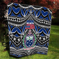 Samoa 685 quilt blanket with blue waves, black geometric borders, and central crest
