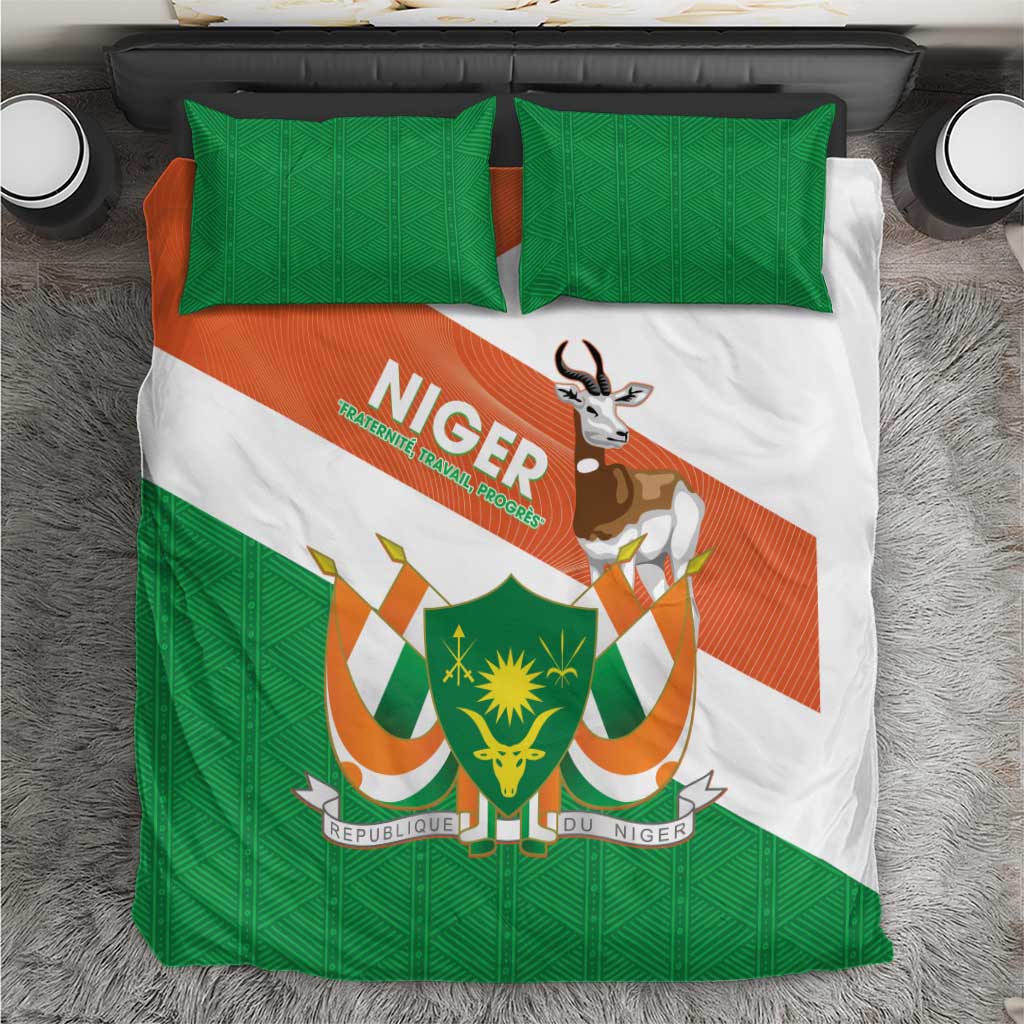 Niger bedding set with green pillowcases and white duvet with orange diagonal emblem design