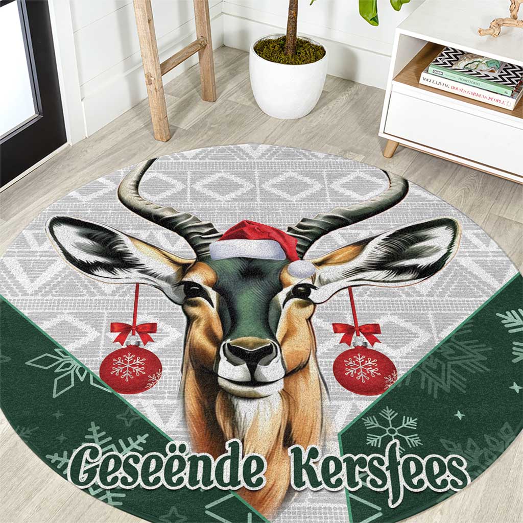 Round Christmas rug with Springbok face, green border, red ornaments, antlers, text