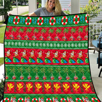 Hawaiian Christmas quilt with green border, red center, palm trees, waves, and Santa faces