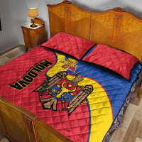 Quilt bed set with quilt featuring Moldova emblem, August 27 date, and two red pillows