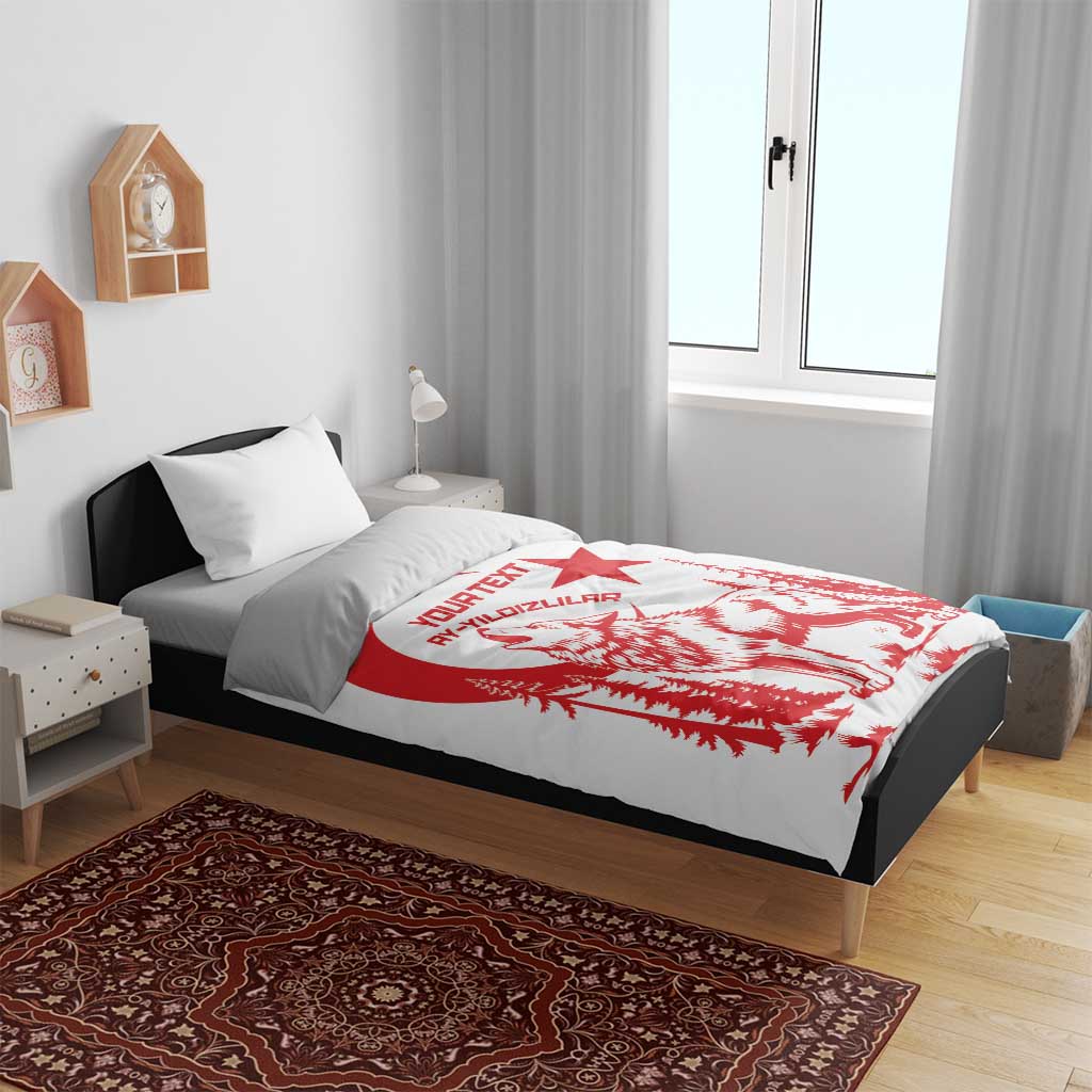 Turkey-themed white duvet with red wolf-and-tree print on a bed