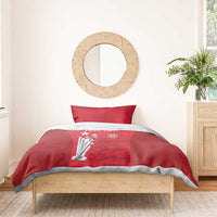 Red cricket bedding set with duvet and pillowcase, “YOUR TEXT” trophy and crest graphic