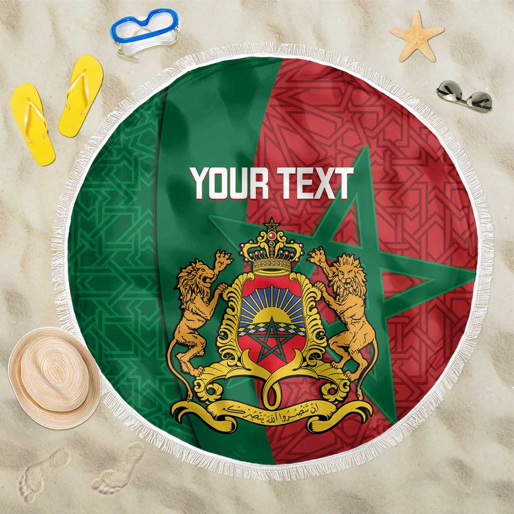 Round beach blanket with fringed edge, green and red Moroccan crest pattern
