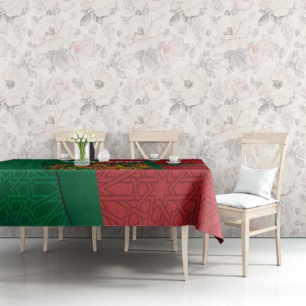 Morocco tablecloth on dining table, green and red patterned geometric star panel