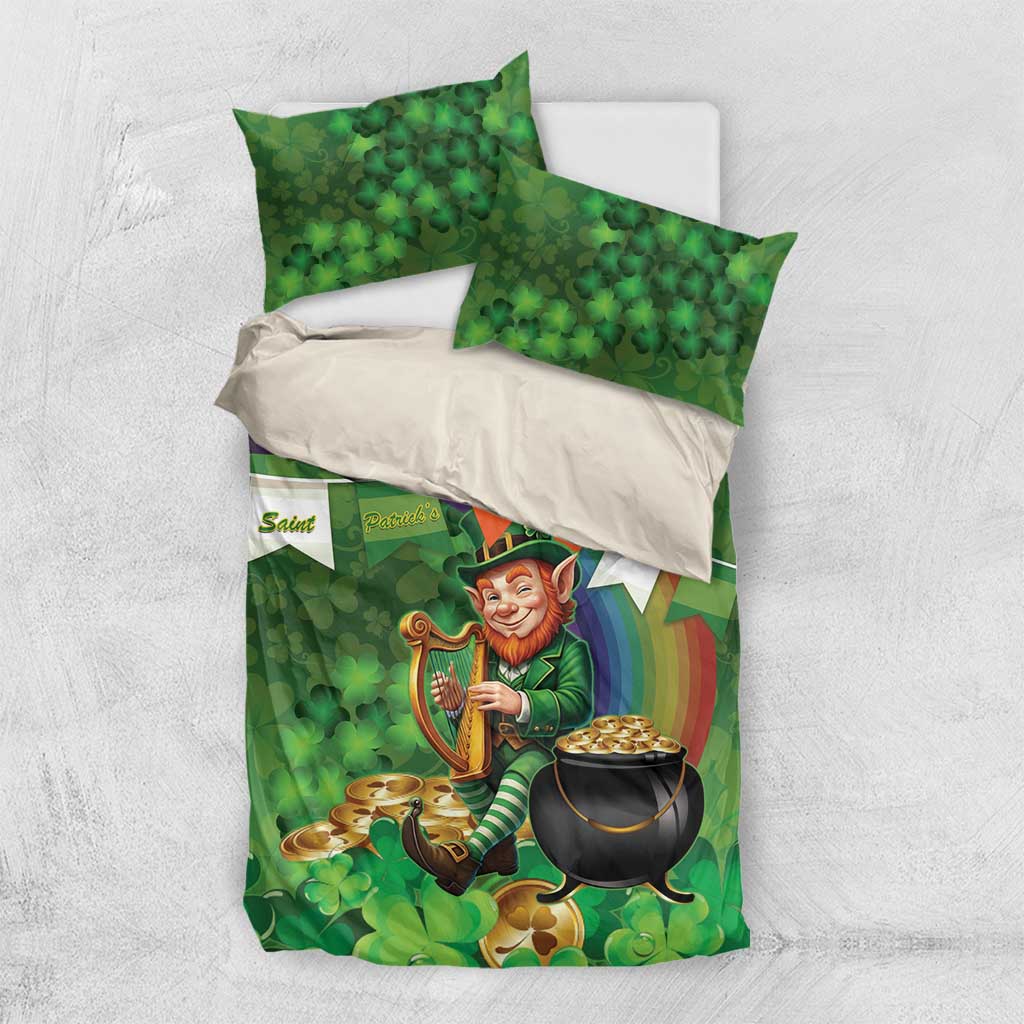 Green St Patrick's Day bedding set with leprechaun playing Irish harp, shamrock pattern and pillow cases