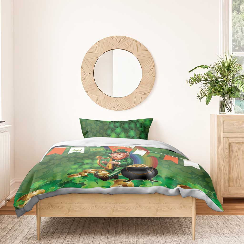 Green shamrock pattern bedding set with leprechaun holding an Irish harp, duvet and pillows