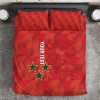 Red bedding set with two pillow shams, geometric pattern, Your Text, crest and stars