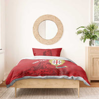 Red bedding set with pillows, 'YOUR TEXT' and Nuraghe falcon crest on quilt