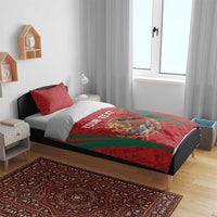 Red duvet with green rays and Aztec pattern, eagle graphic, two pillow shams