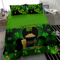 Green St. Patrick’s Day duvet cover and pillowcases with shamrocks, cauldron, and beer mug