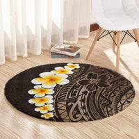Round brown rug with plumeria flowers and geometric Polynesian art around border