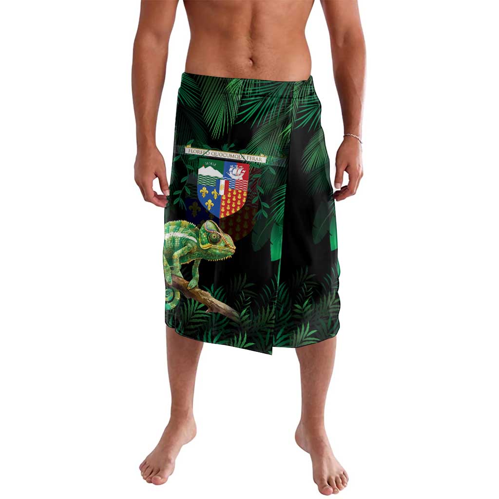 Men's tropical printed shorts with green leaf pattern and coat-of-arms patch