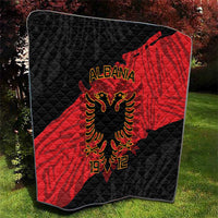 Black and red outdoor quilt with eagle emblem, 'ALBANIA' and 1912 date print