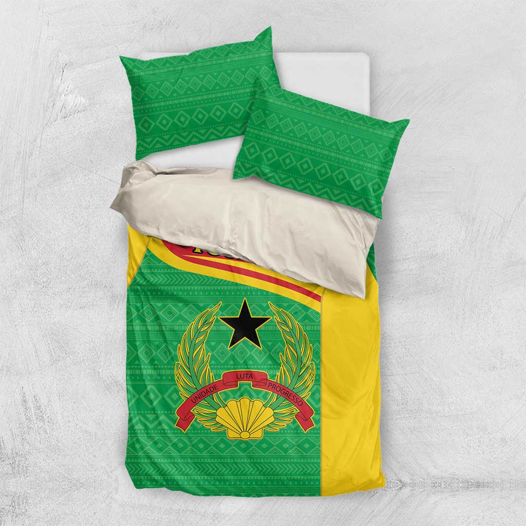 Green and yellow duvet cover set with coat of arms emblem and custom text, two pillowcases