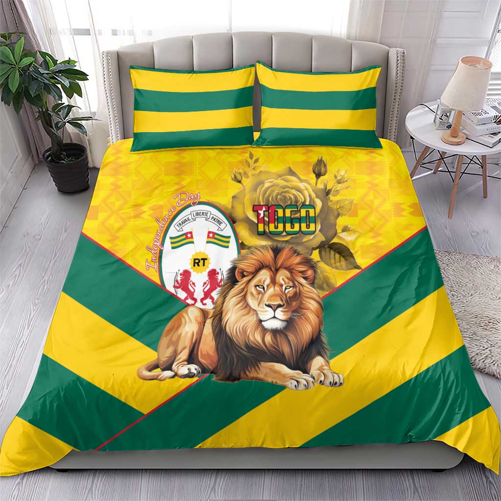 Bedding set featuring lion portrait and coat-of-arms crest on yellow and green design