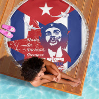 Round beach blanket, 150 cm, blue and red Che Guevara flag print with tassel fringe