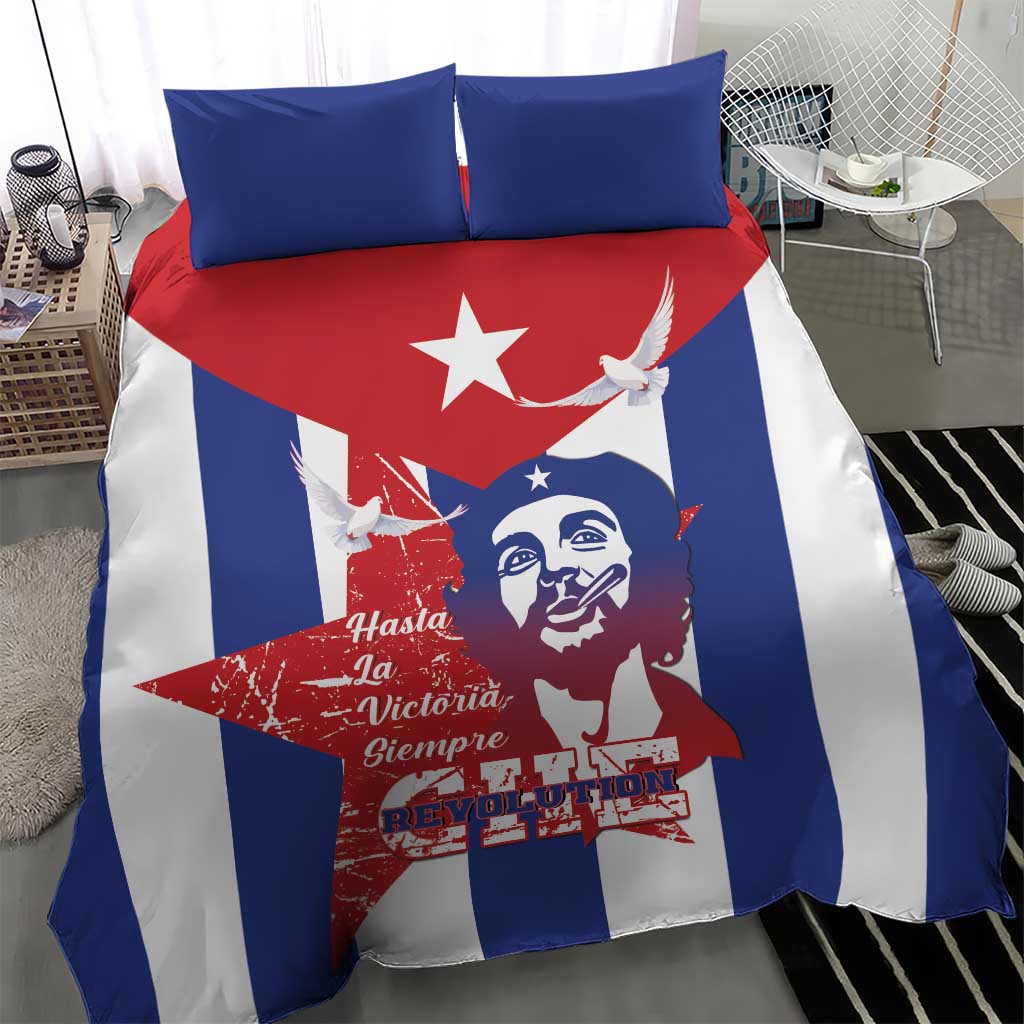 Cuba flag bedding set close view with Che portrait, blue red white duvet and two blue pillows