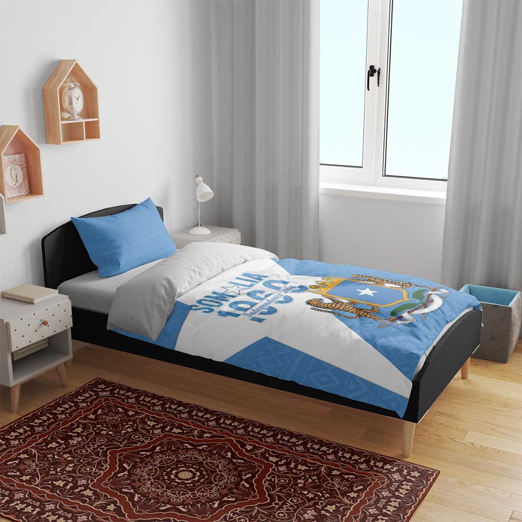 Blue and white bedding set with Somalia crest and lions on duvet with side pillows