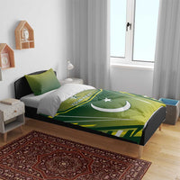 Green cricket bedding set with duvet and pillowcases, crescent moon and star, yellow trim