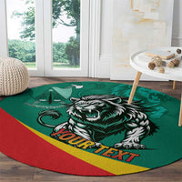Round green carpet with lion crest, green emblem, and “YOUR TEXT” on red-yellow diagonal