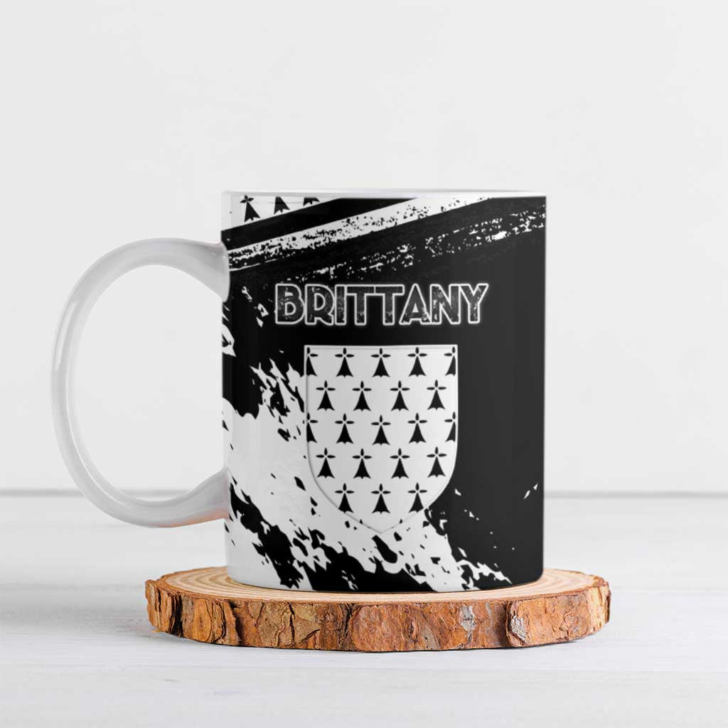 Personalized Brittany Ceramic Mug Coat Of Arms With Triskelion - Grunge Style - Wonder Print Shop