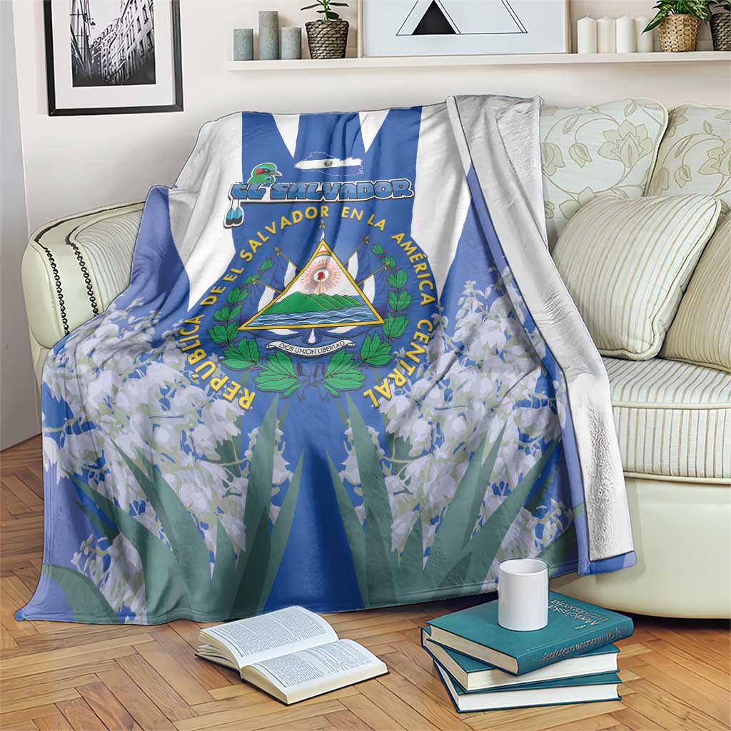 Turquoise blanket with blue/white rays and El Salvador coat of arms emblem