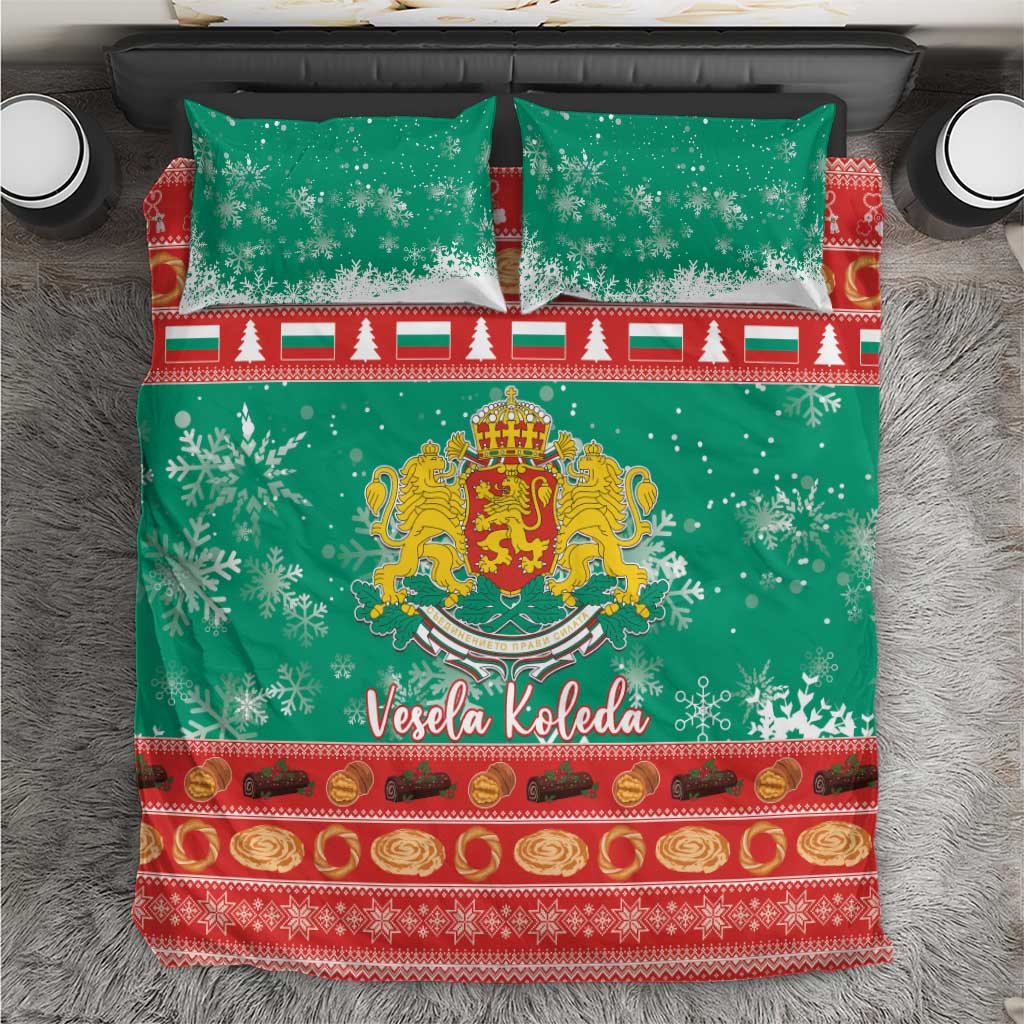 Green Christmas bedding set with crest, snowflake pattern, and “Vesela Koleda” text on duvet